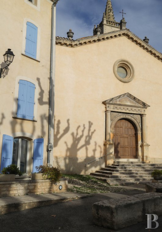 Dans les Alpes-de-Haute-Provence, au sud de Forcalquier, une maison de village traditionnelle et audacieuse - photo  n°52